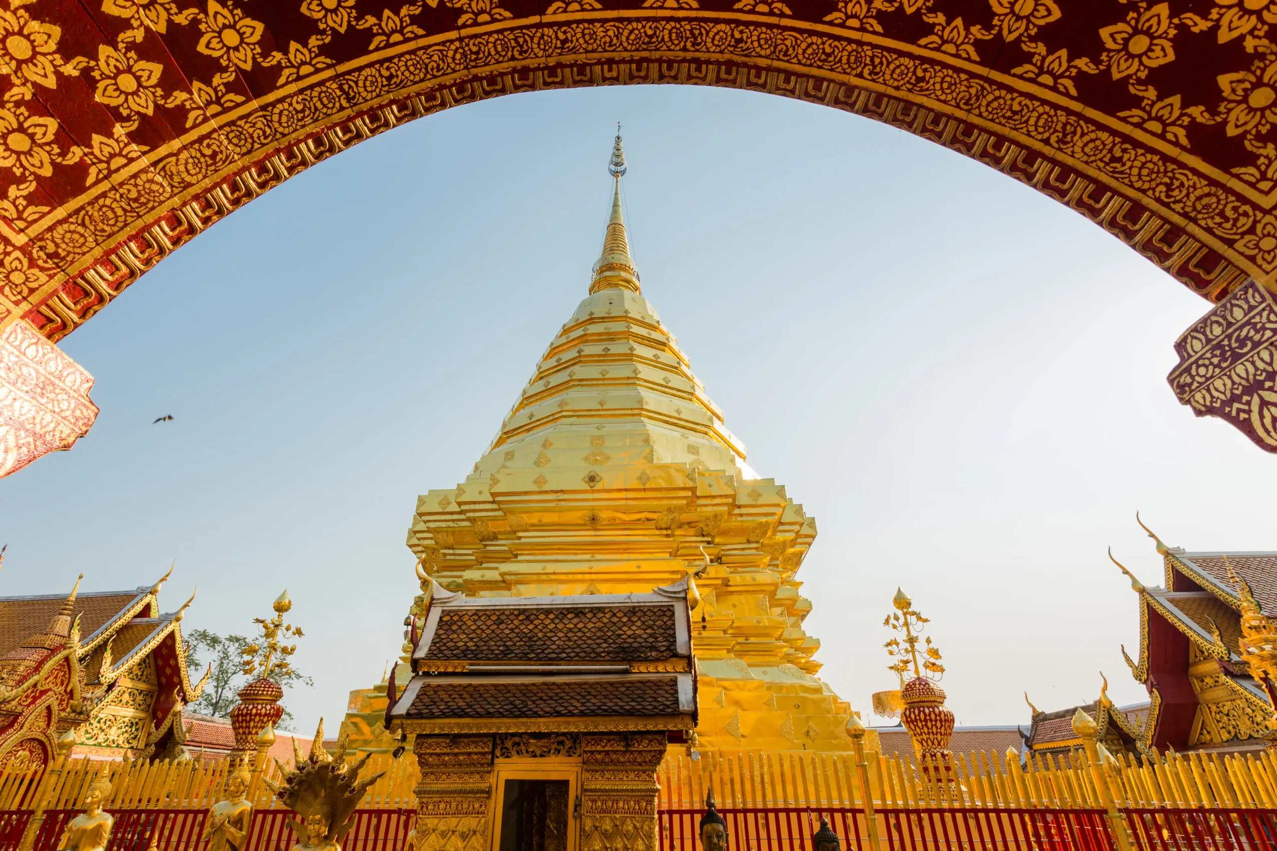 Il Wat Phra That Doi Suthep domina dall’alto della collina